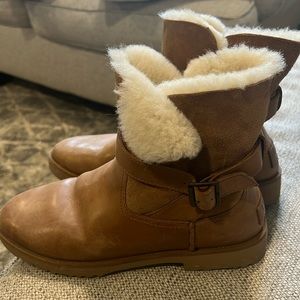 Women’s leather Uggs waterproof boots size 8